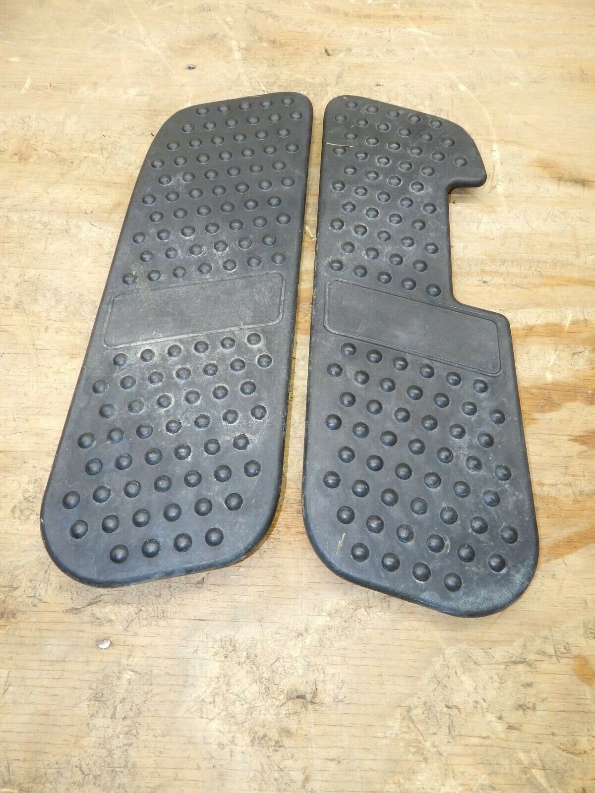 John Deere D170 Riding MowerFloor Mats SET (2)USED Adams Small