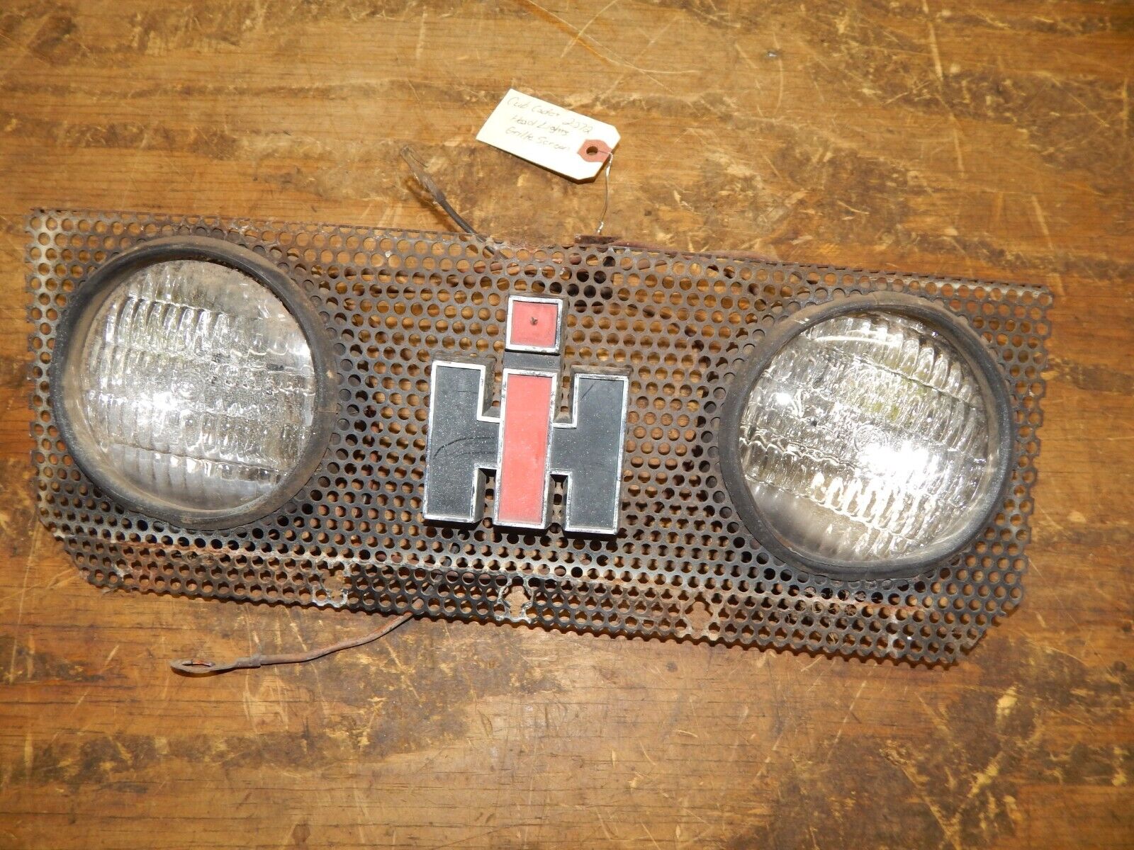 Cub Cadet 1050,1250,1450,1650 Garden Tractor Headlights/Grille Screen