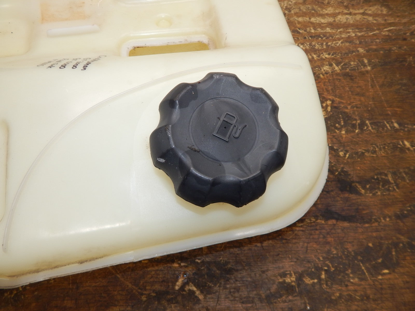 CRAFTSMAN GT3000 GT5000 LAWN TRACTOR FUEL TANK 179115 – Adams