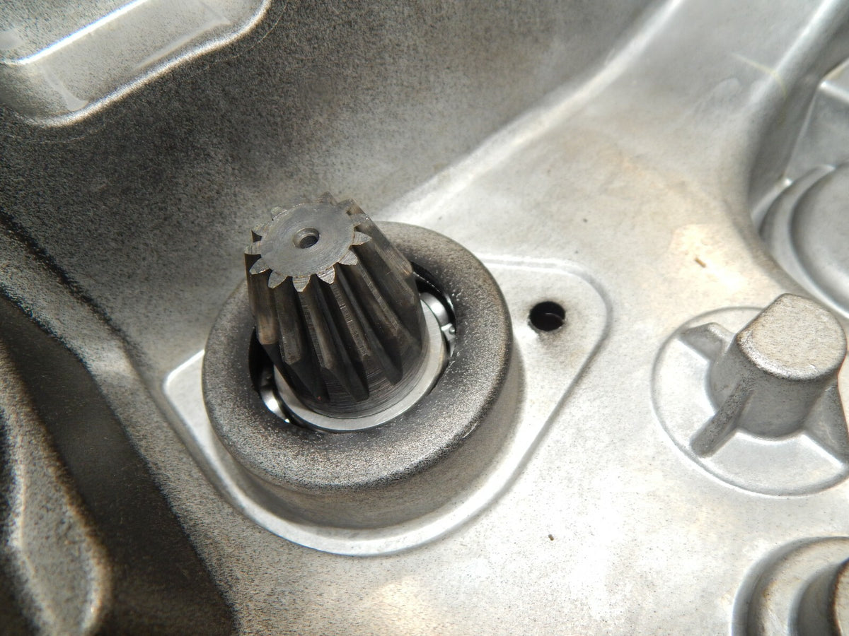 47653300