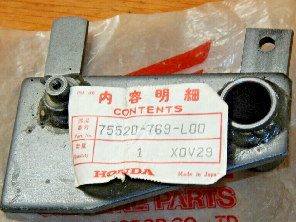 47698112