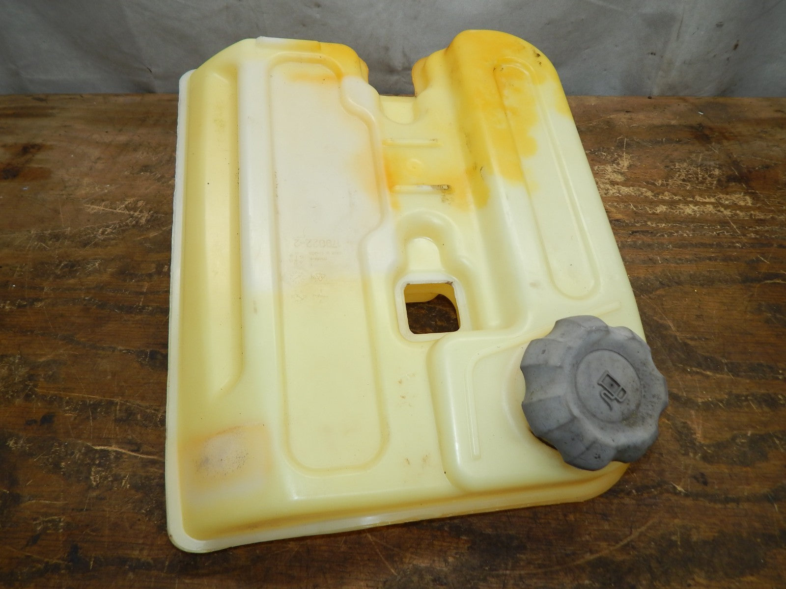 ‪ꪔ̤̮i‪ꪔ̤̮i　0527 SEARS CRAFTSMAN HUSQVARNA POULAN MOWER FUEL TANK #179022