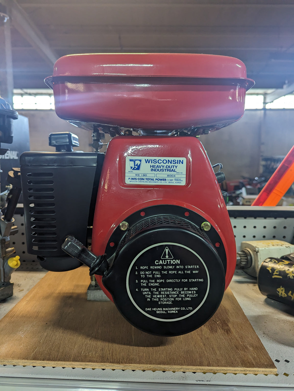 Wisconsin Engine Model X Wisconsin WE180 horizontal shaft engine (3/4