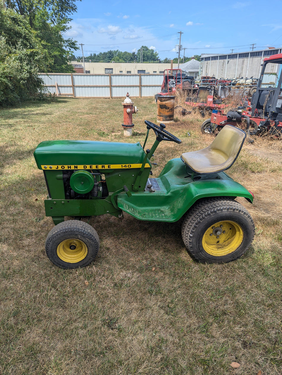 John Deere 140 H1 Garden Tractor  (Runs) used equipment