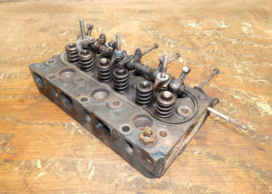 Kubota D905 Diesel Engine Cylinder Head 15532-03040