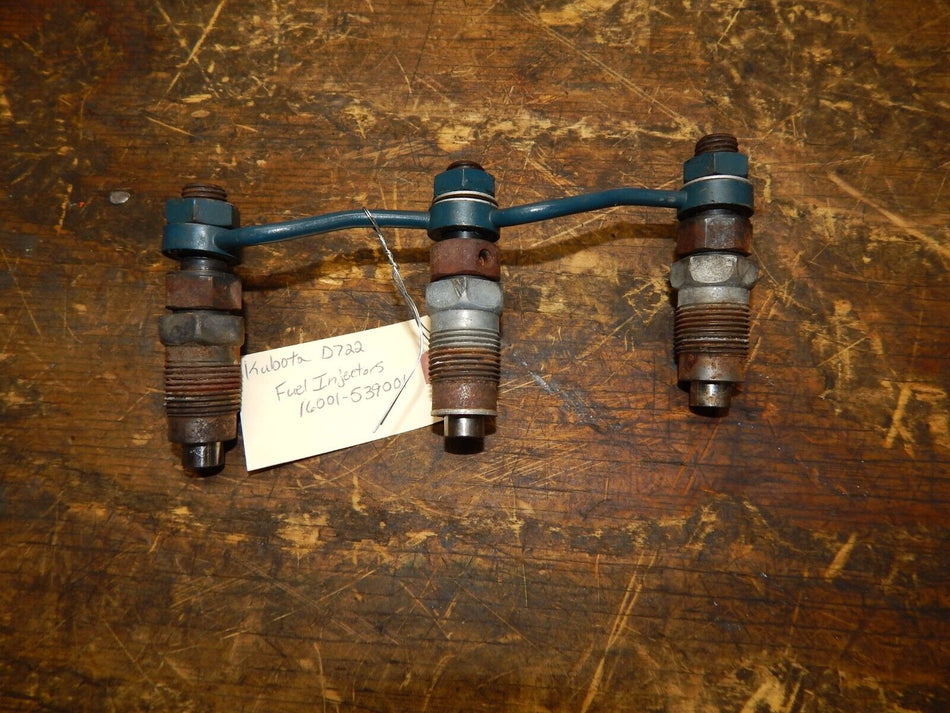 Kubota D722 Engine Fuel Injectors (3) 16001-53900