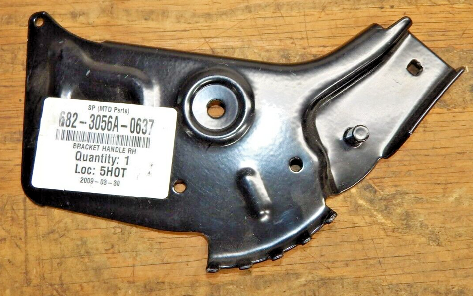 OEM MTD MTD  RH Bracket Handle 682-3056A-0637