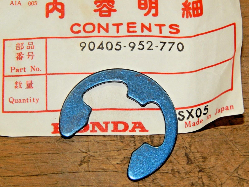 Honda OEM E-Ring #90405-952-770- QTY.1-NEW