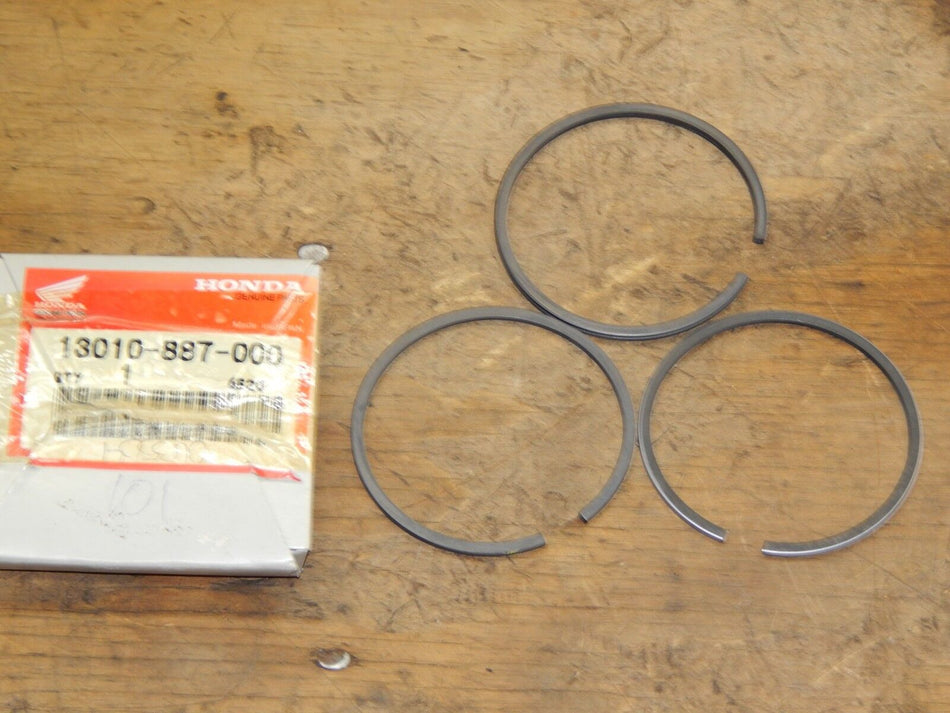 Honda OEM Piston Ring Set (3) Part#13010-887-000 QTY.1 -NEW