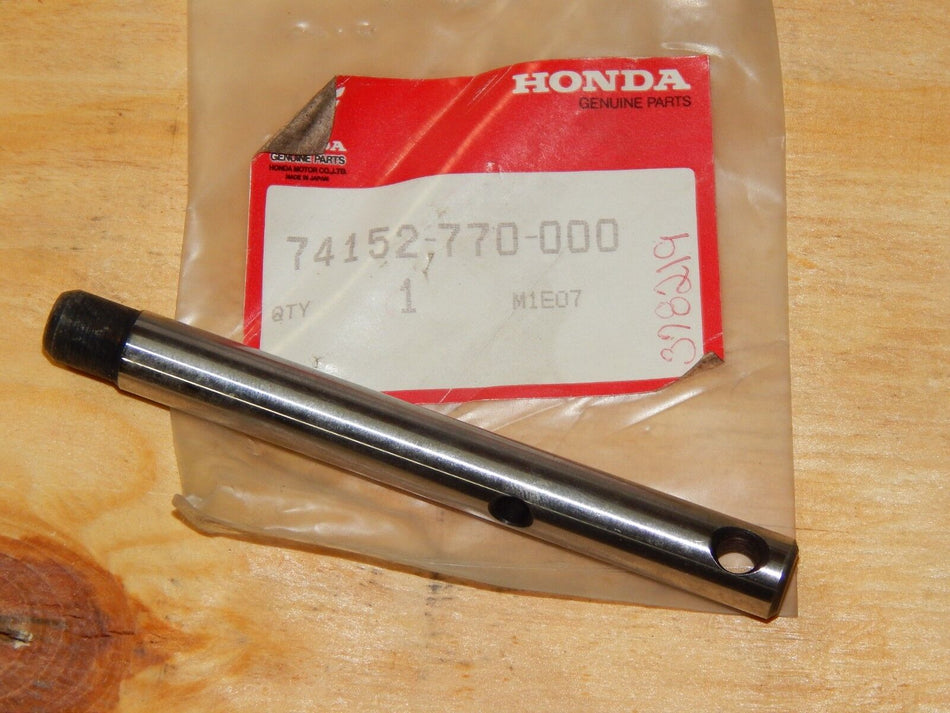 Honda OEM Shaft #74152-770-000 QTY.1-NEW