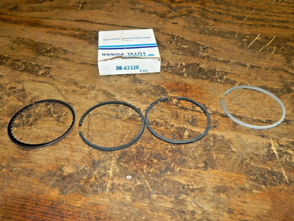 Wisconsin Piston Ring Set DR43S20