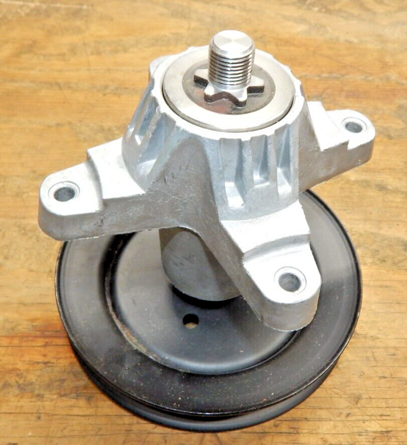 OEM MTD Spindle and Pulley Assembly 918-0624B