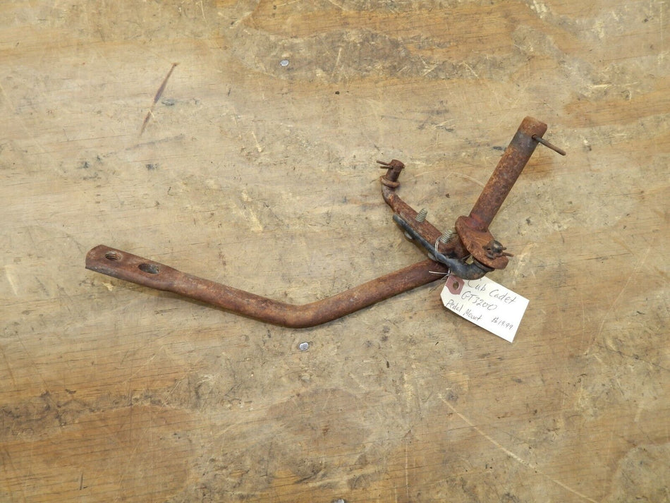 Cub Cadet GT3200 Garden Tractor (3000 Series) Pedal Mounting Arm-USED