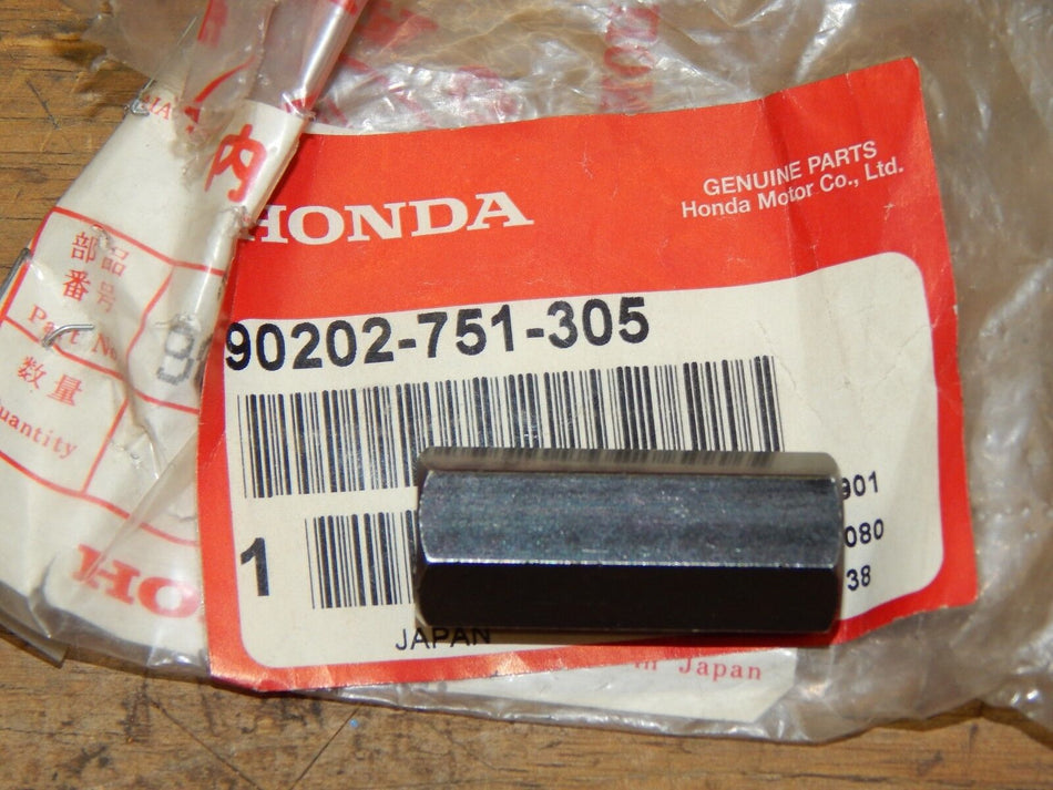 Honda OEM Front Right Wheel Sleeve Nut HT #90202-751-305 QTY.1 -NEW